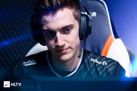 长城汽车董事长魏建军与梦泪联手开启王者荣耀直播